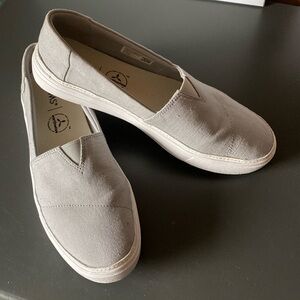 TOMS Fenix canvas slip on sneakers size 8